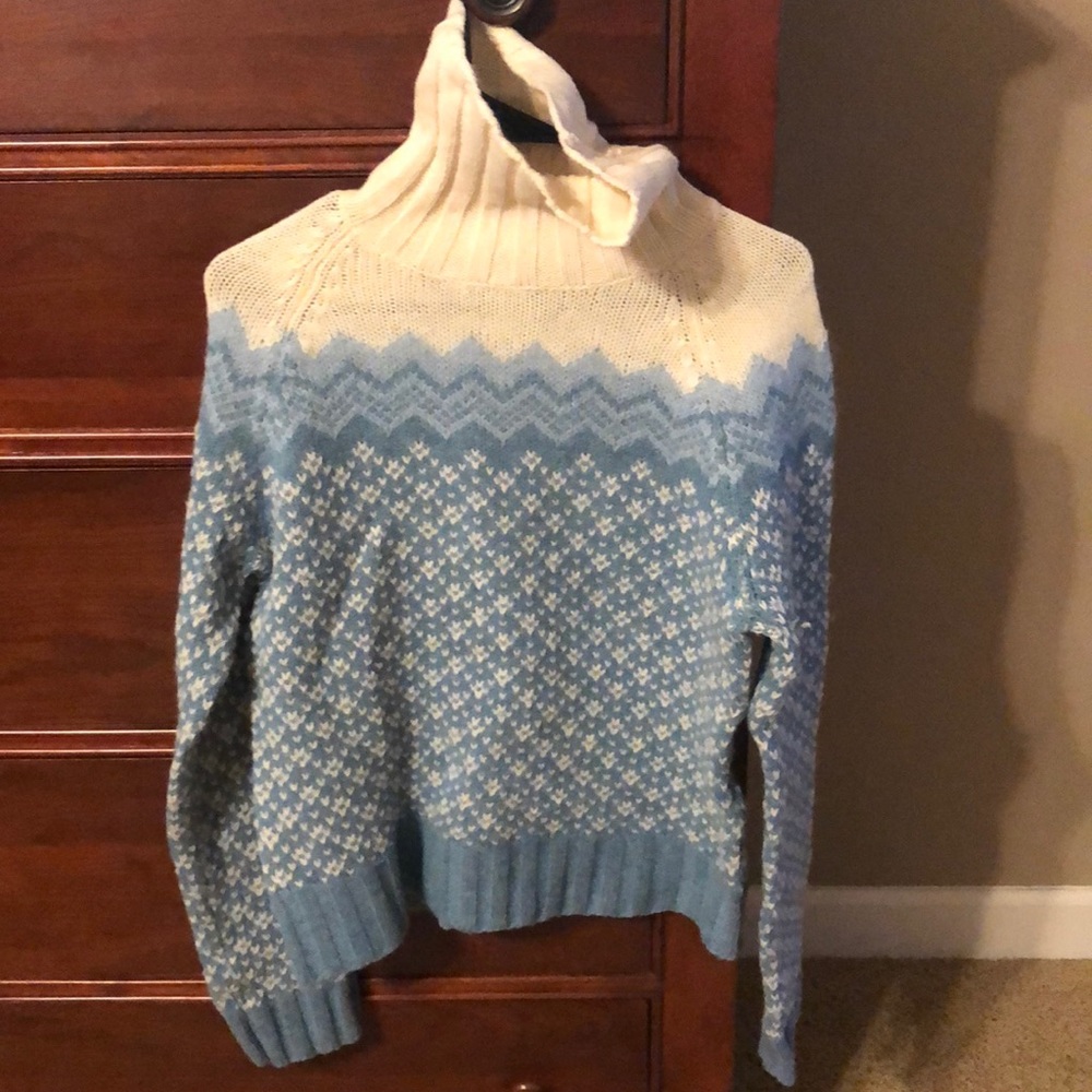 American Eagle Women’s sweater